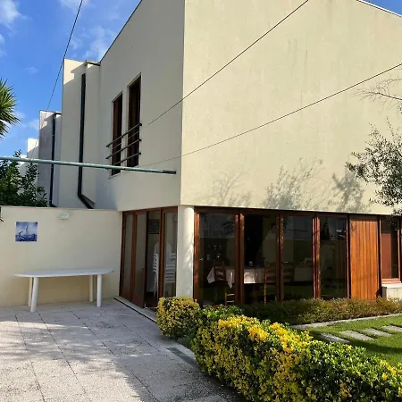 Moradia Proxima Da Do Areinho, Na Ria, E Dos Marretas *