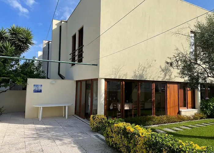 Moradia Proxima Da Do Areinho, Na Ria, E Dos Marretas *